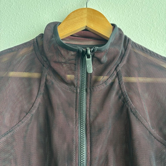 Lululemon Athletica Reversible Mesh 1/2 Zip Jacket Burgundy and Black Pullover - Picture 12 of 14